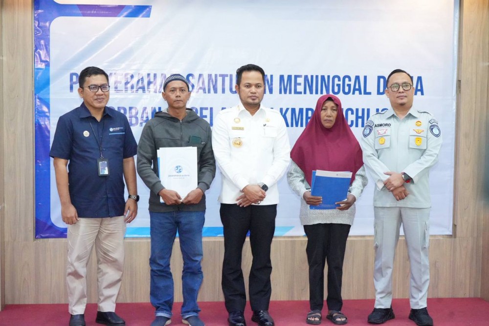 Gubernur Harum Serahkan Santunan Jasa Raharja Kepada Ahli Waris Korban KMP Muchlisa