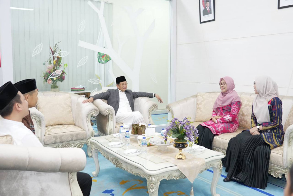 Sekdaprov Kaltim Sambut Kedatangan Menteri Agama RI di Balikpapan