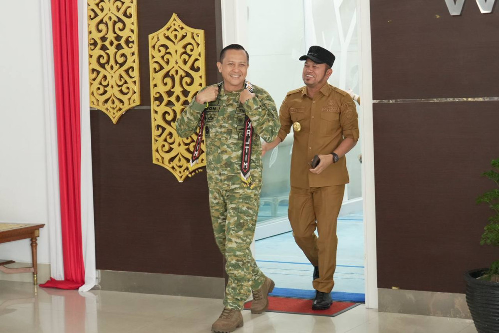 Kunker di Kaltim, Pangkopassus Didampingi Gubernur Tinjau Markas Grup 4 Kopassus