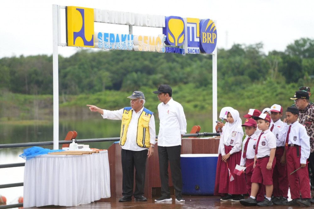 Pj Gubernur Dampingi Presiden Jokowi Resmikan Bendungan Sepaku Semoi. Siap Suplai Bahan Baku Air IKN