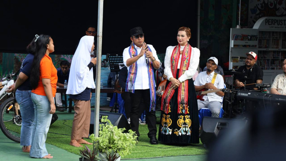 Blusukan ke Wilayah Tengah, Gubernur Harum Tinjau Jalan Sampai Gerunggung