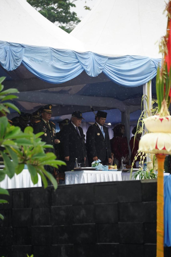 Upacara dan Syukuran Hari Bhayangkara ke-80, Gubernur Harum Minta Perkuat Sinergi Keamanan Kaltim