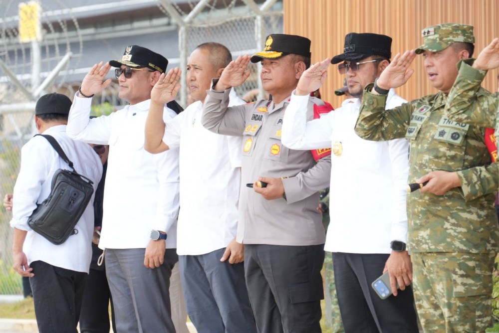 Gubernur dan Wagub Kaltim Lepas Kepulangan Presiden Prabowo dari IKN