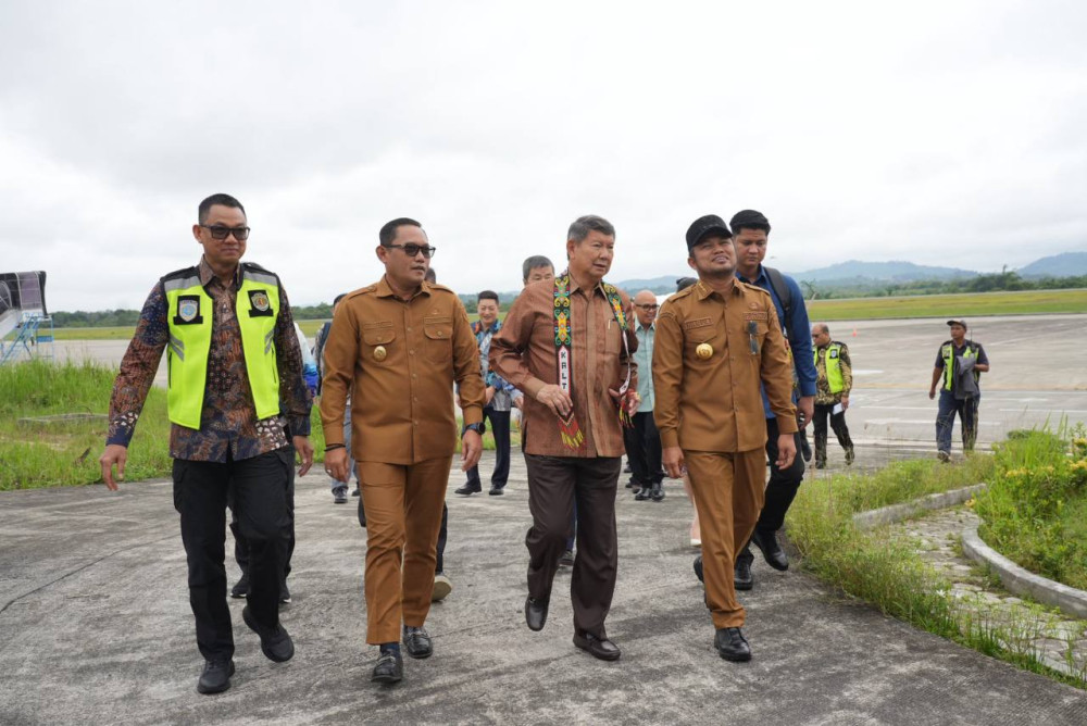 Gubernur dan Wakil Gubernur Sambut Kedatangan Utusan Khusus Presiden