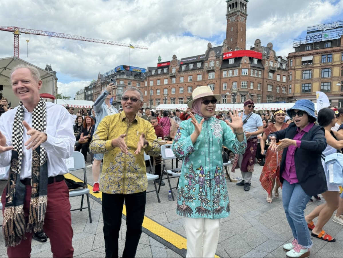 Tiga Tari Borneo Tampil di Copenhagen Denmark. Kenalkan Seni Budaya Kaltim ke Masyarakat Dunia