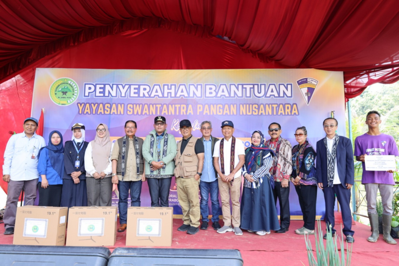 Penyerahan Bantuan dari YSMPN, Wagub Seno Harap SMK Utama Jabal Nur Jadi Contoh di Kaltim