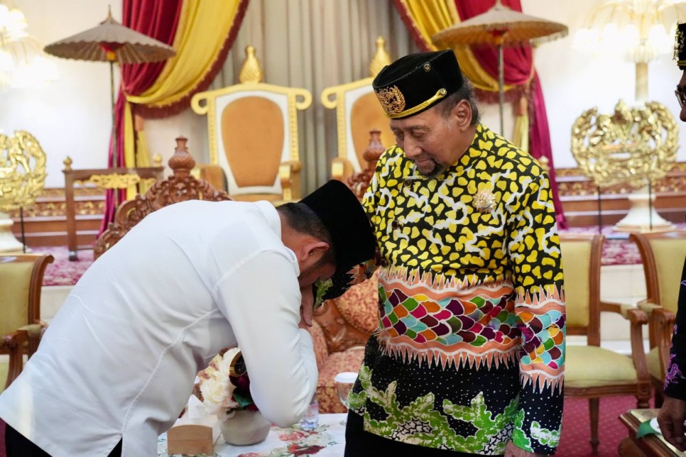Silaturahmi ke Sultan, Gubernur Tabayun