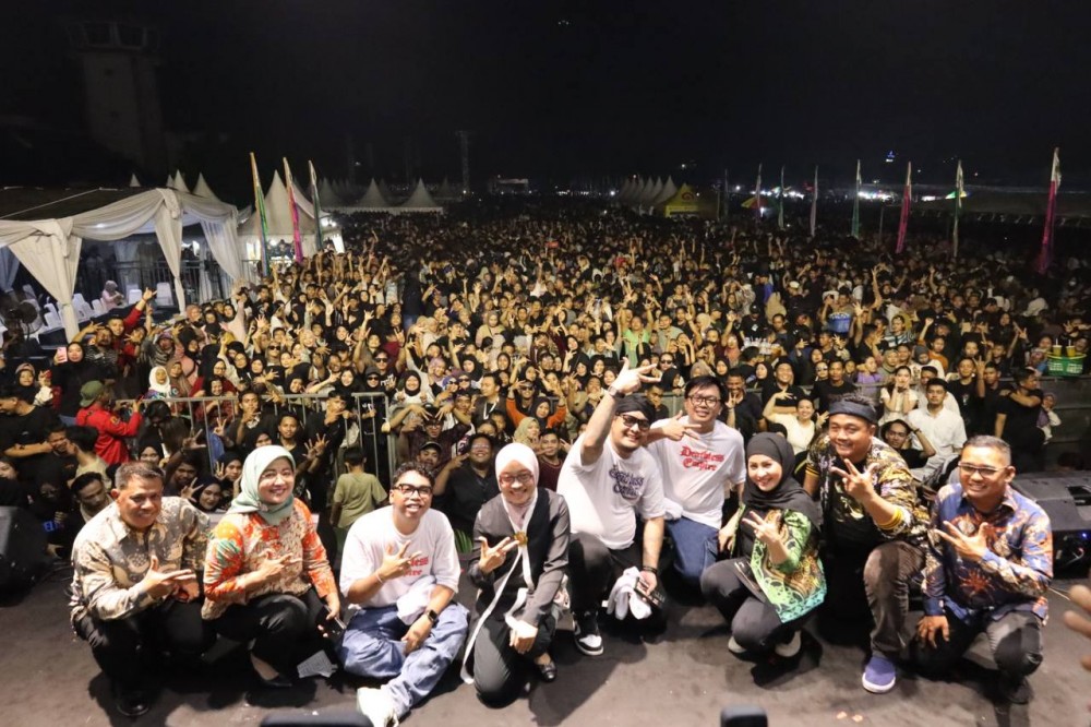 Mr Jono & Joni Sukses Semarakkan Road to EBIFF di Eks Bandara Temindung. Sekda Sri : Ini Festival Rakyat