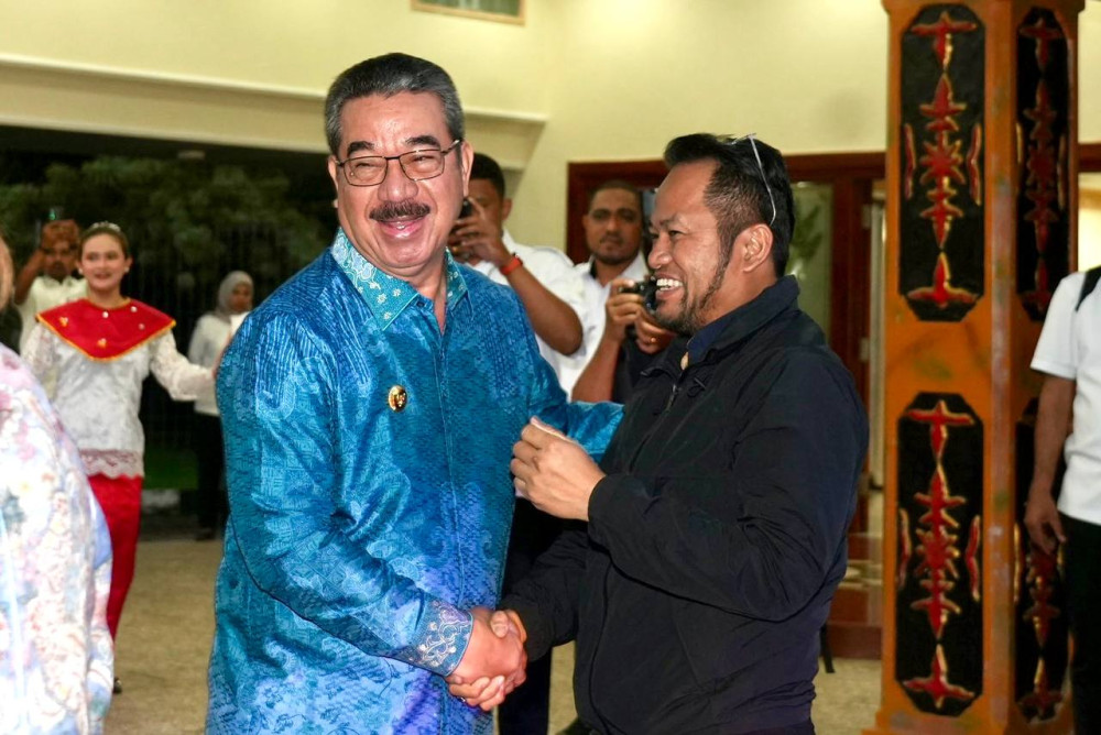 Gubernur Kaltim Tiba di Ambon, Disambut Gubernur Maluku