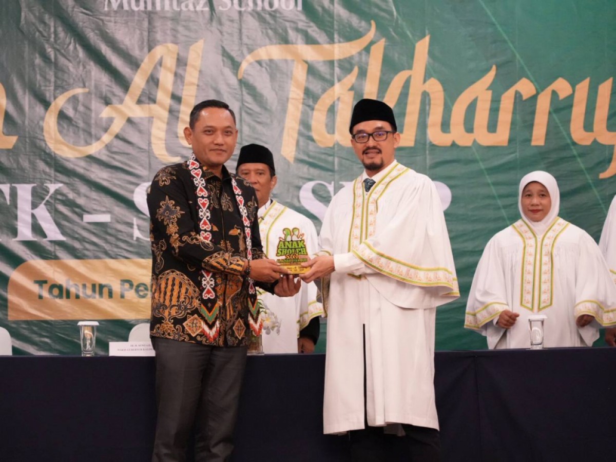 Wagub Seno Hadiri Wisuda Al Azhar Syifa Budi Samarinda